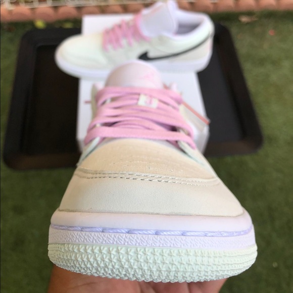 Air Jordan 1 Low “Barely Green” Size 10.5 Women’s - Picture 4 of 7